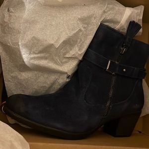 Navy Blue Suede ankle boot